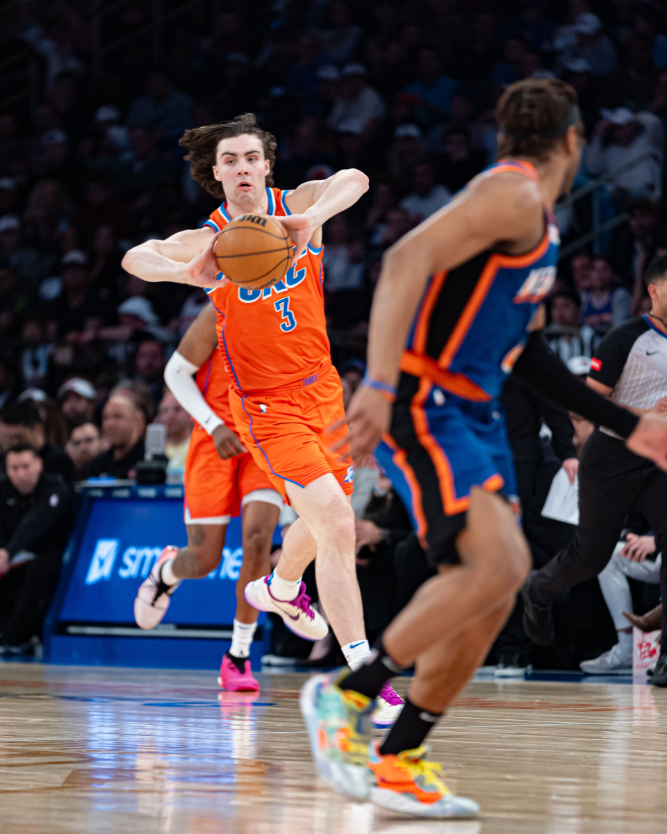 爵士客场大胜雷霆，战绩再跻身西部前四的简单介绍