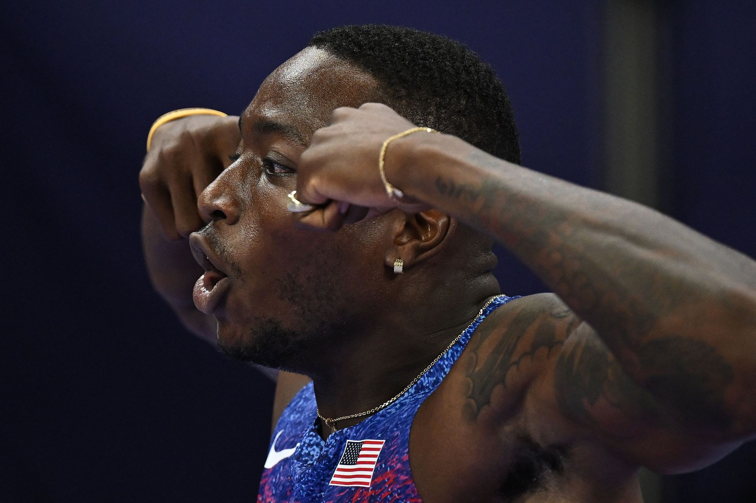 美国运动员刷新纪录夺金，庆祝狂欢的简单介绍