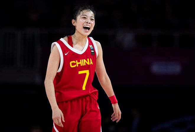 雷火电竞-韩国队险胜中国队，黄鸭组合高光表现