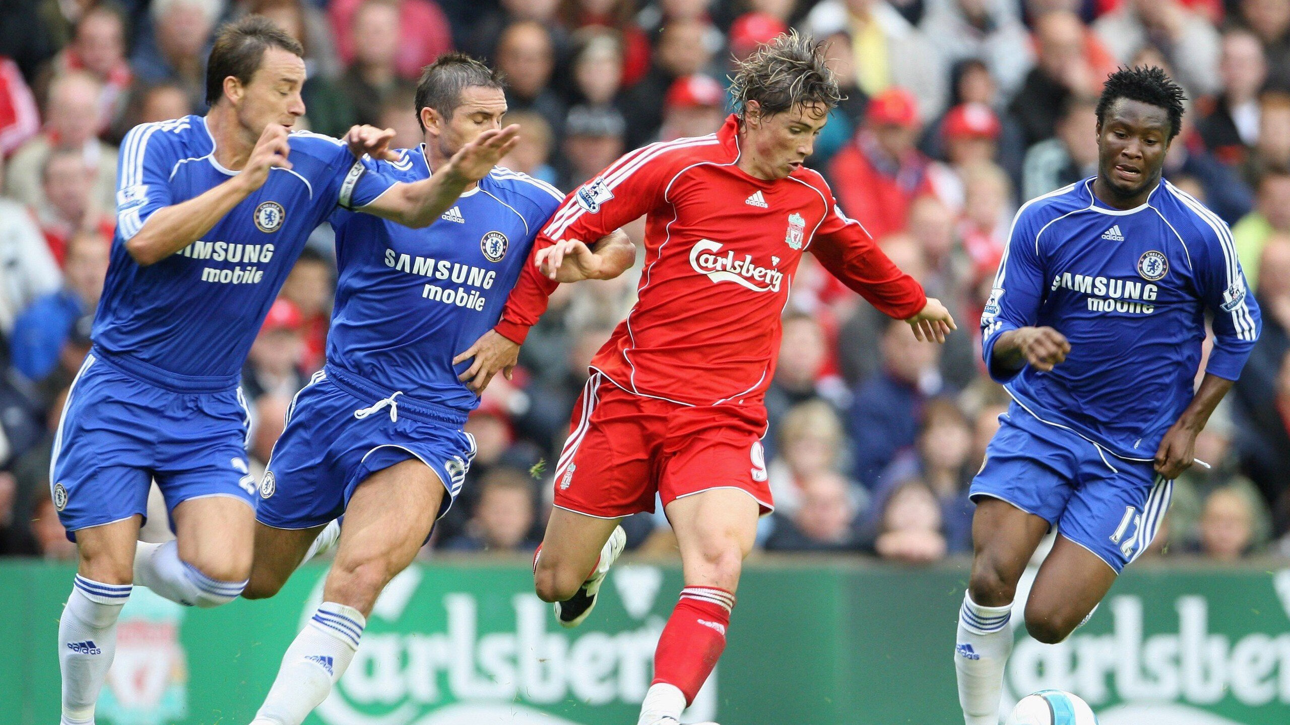 当浓眉于弯心竖起叹息之墙，那个让F1年度争冠提前失色的阿布扎比之夜